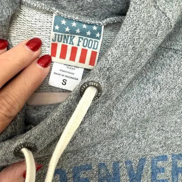 Junk Food Denver Broncos Hoodie Pullover Gray Distressed Style S NFL Fan Gear - Picture 3 of 5